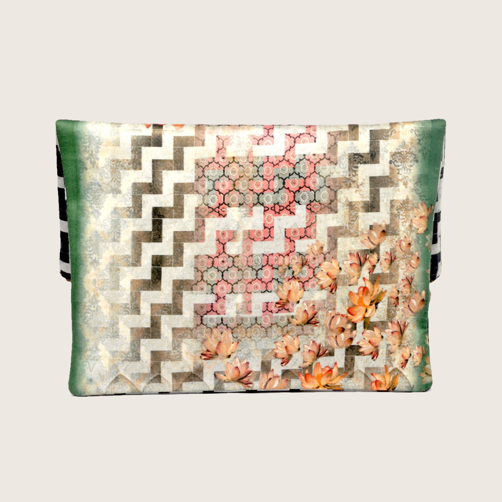 Folded Hunter Green Print Clutch Maati