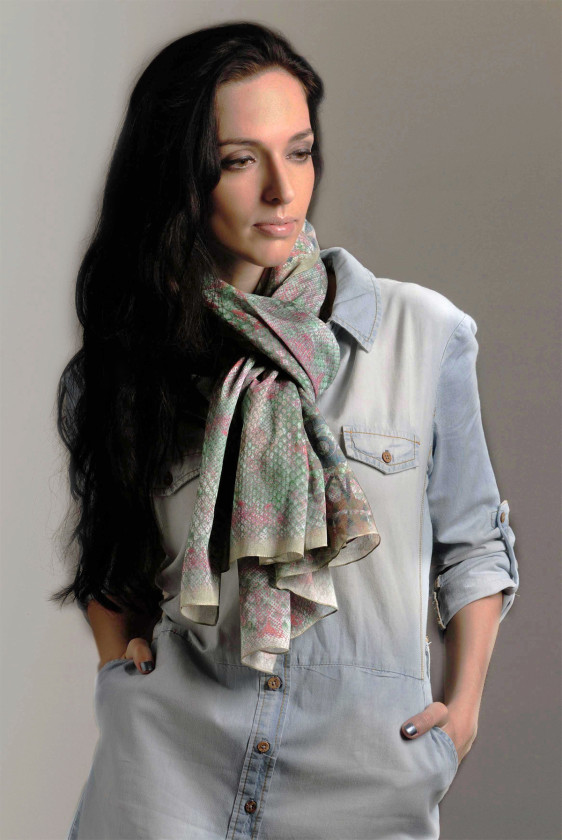 snakeprint designer scarf hotseller la green pink california Holidayshopping holidaygifts